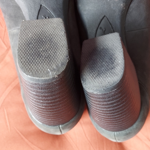 🆕BOC CLEARANCE Black Block Heels in Soft Suede - Picture 3 of 5